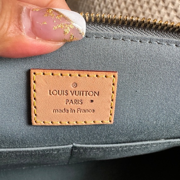 Louis Vuitton Sherwood GM in Gorgeous Givre Vernis - Picture 5 of 17